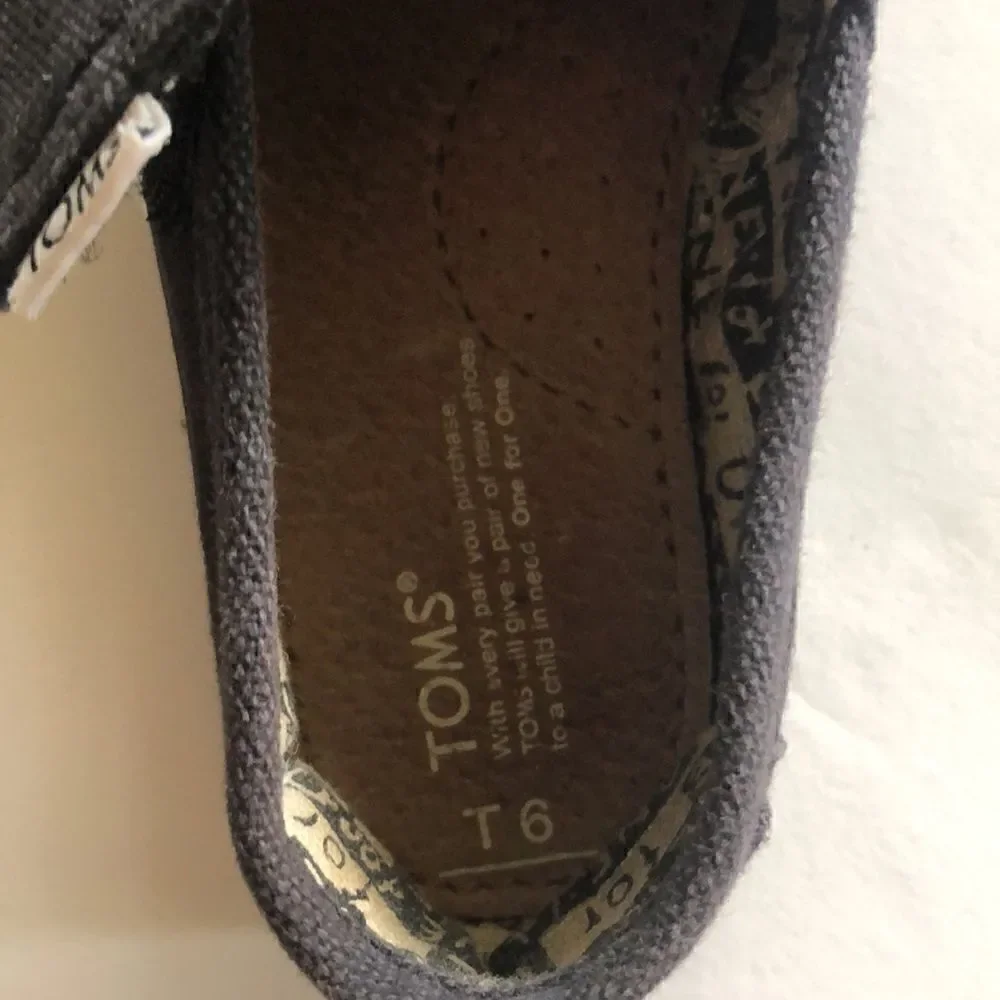Toms black Velcro closure toddler play sneakers size 6